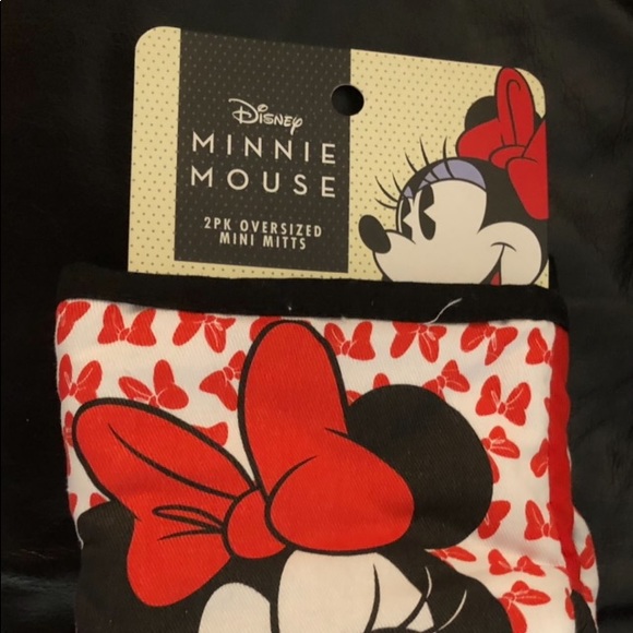 Minnie Mouse oven mitts - Picture 2 of 2
